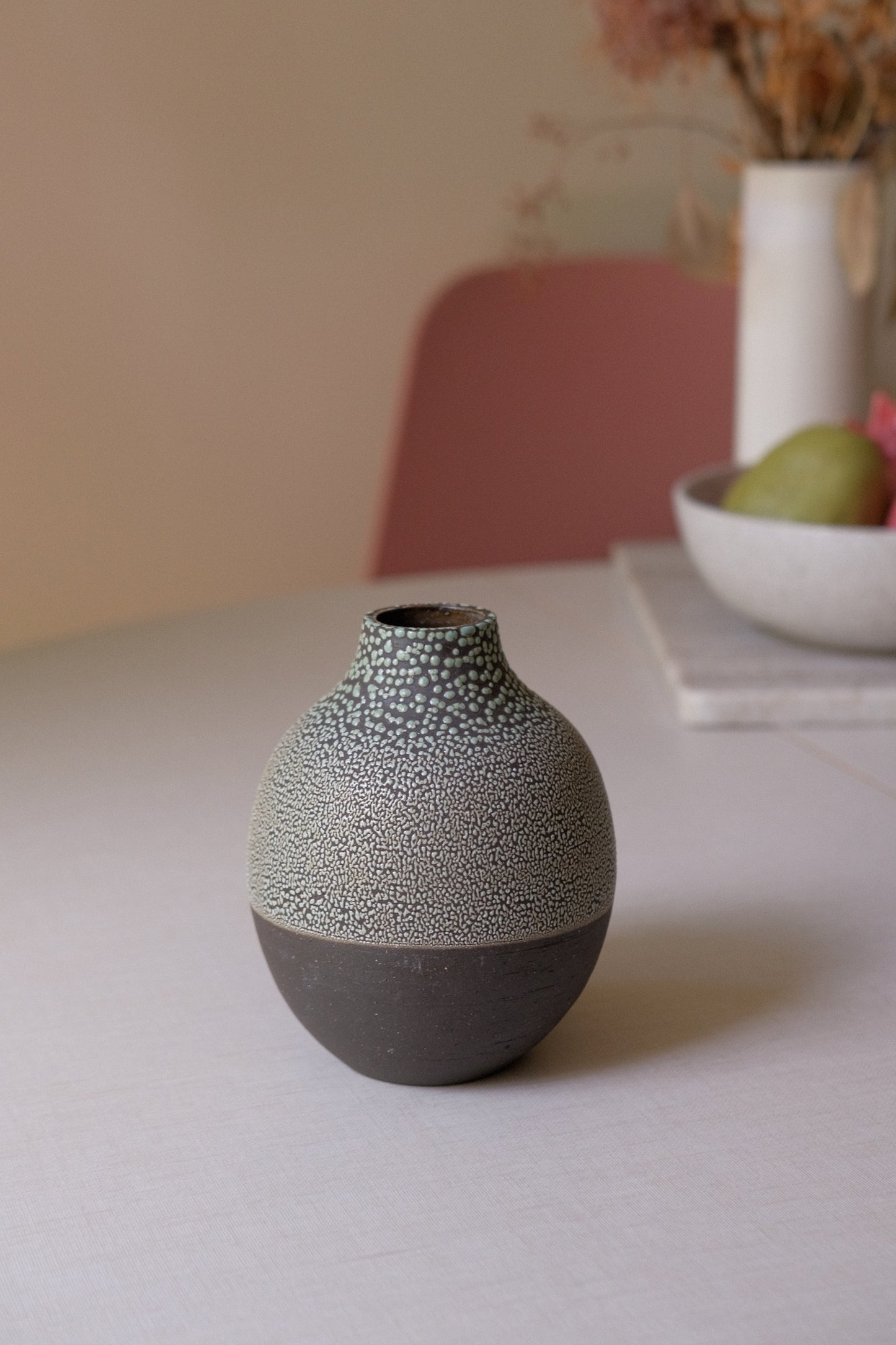 Contrast Dewy Bottleneck Vase (Round)