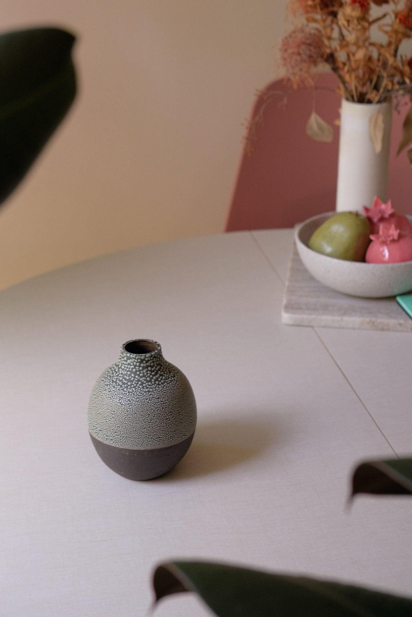 Contrast Dewy Bottleneck Vase (Round)